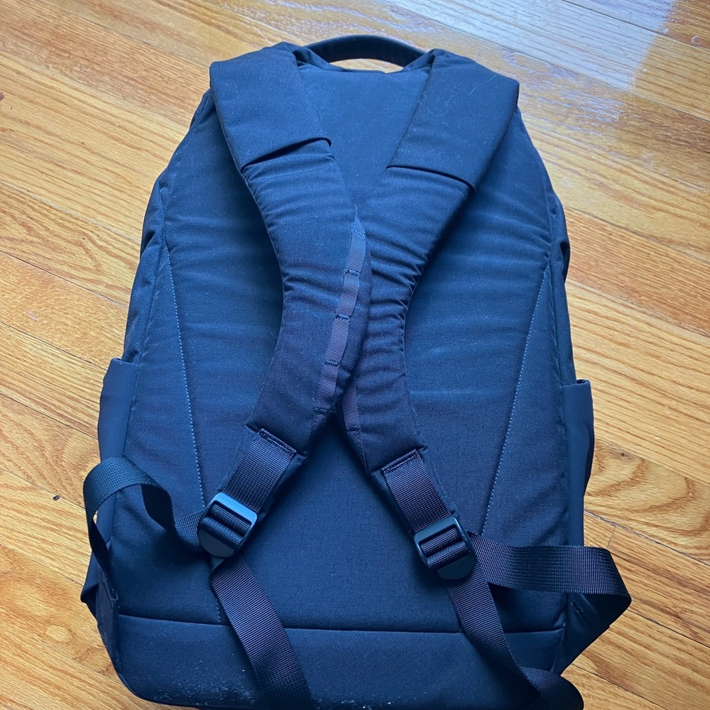Evergoods Civic Half Zip 22L backpack - Professional ergonomic black
